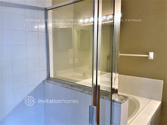 Building Photo - 206 Jessamine Dr