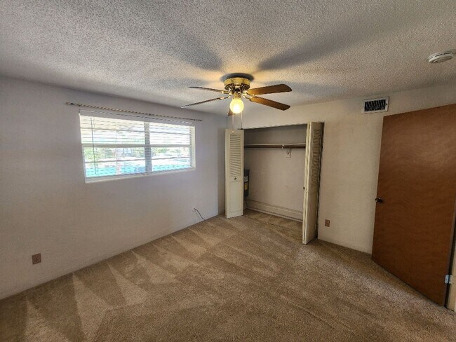 Building Photo - 3423 S Peninsula Dr