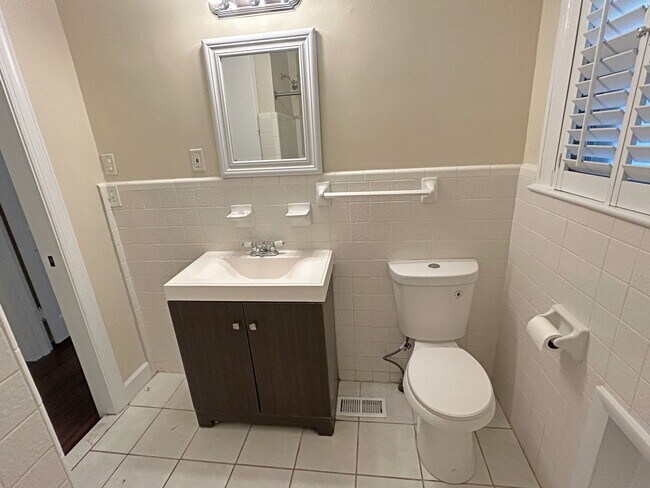 Building Photo - Move-In Ready East Nashville Gem – Bright, Open & Fully Updated