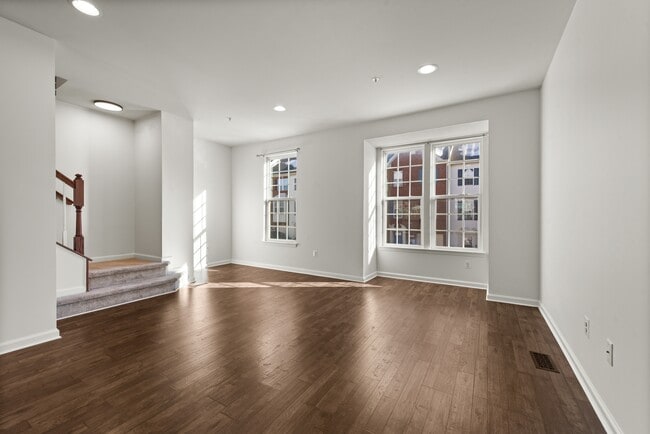 Building Photo - 712 White Walnut Ln