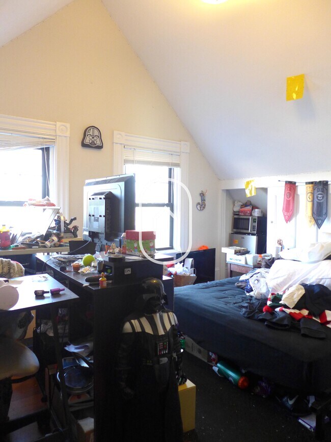 Building Photo - 45 Beech Glen St