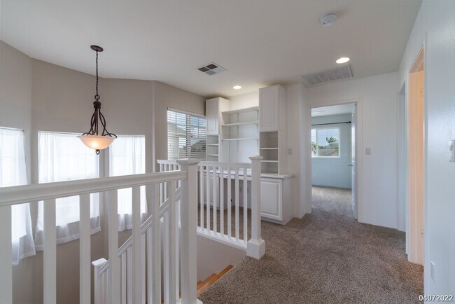 Building Photo - 3 Bed 2.5 Bath Townhome in Spinnaker Place Townhomes 2