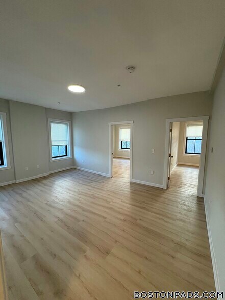 Building Photo - 26 Woodland St