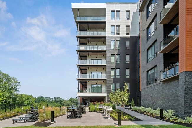 Building Photo - ONE25: Pet-Friendly 1-Bed with Balcony, Do...