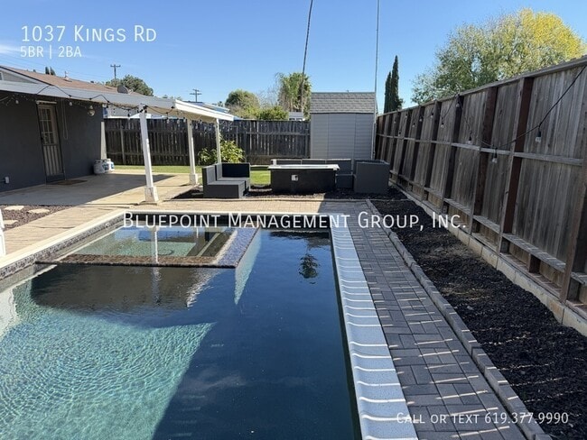 Building Photo - 1037 Kings Rd