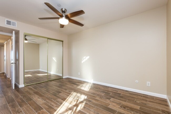 Building Photo - Stunning Bay View Condo in Bankers Hill