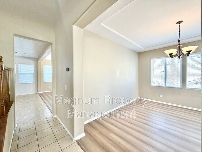 Building Photo - 29751 Maxmillian Ave