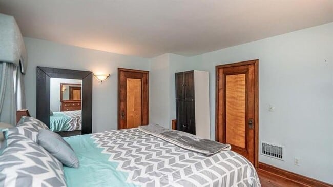 Building Photo - 1205 Miller Ave