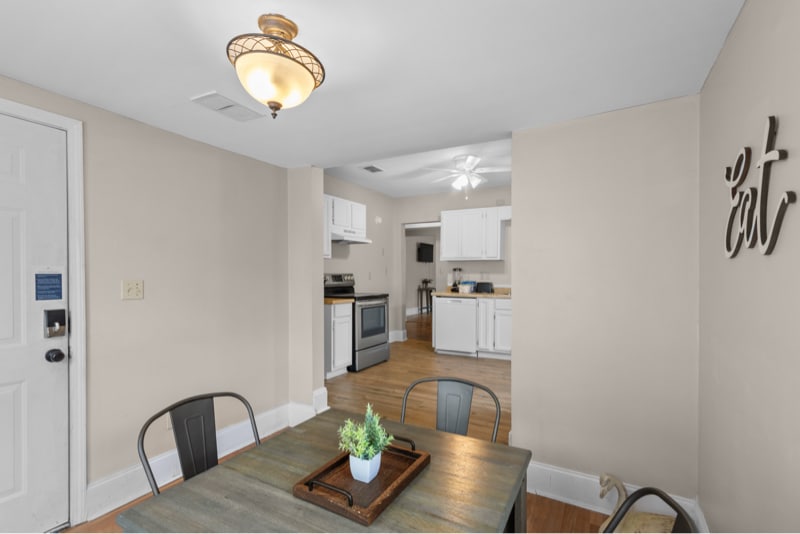 Building Photo - 711 W Blount St