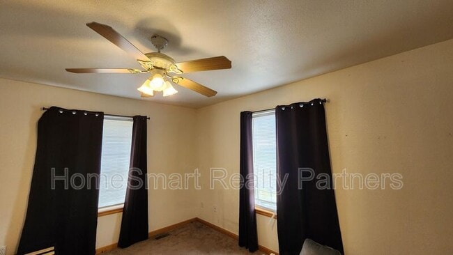 Building Photo - 203 W Coal Creek Dr