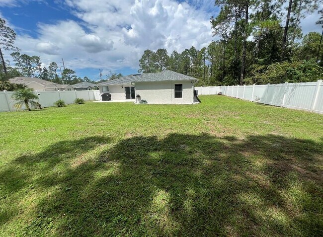 Building Photo - 2 Upland Pl