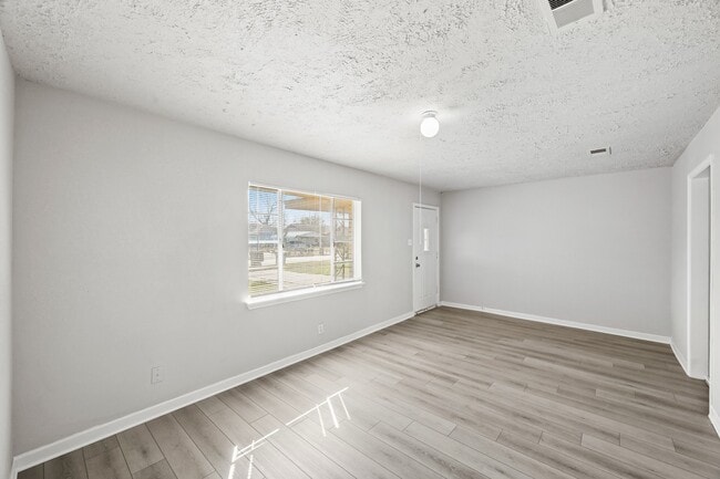 Building Photo - 8829 Woodlyn Rd