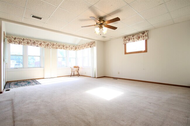 Building Photo - 3 Bedroom / 3 Bathroom Home | Near Downtown and Henry Doorly Zoo