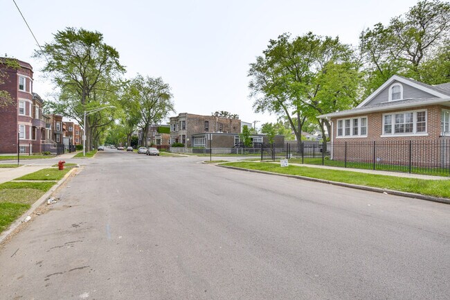 Building Photo - 6455 S Eberhart Ave