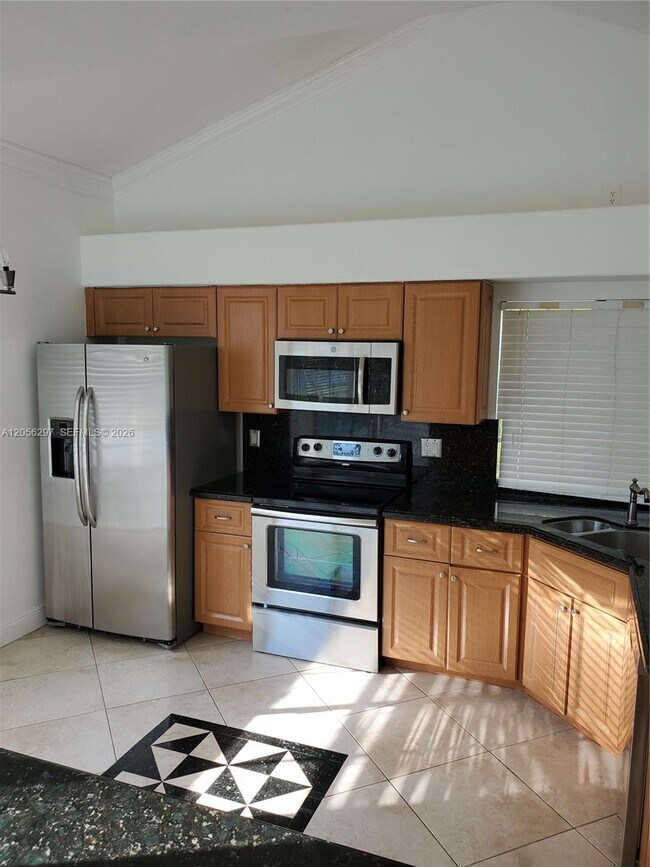 Building Photo - 569 Spinnaker