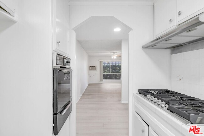 Primary Photo - 2332 S Beverly Glen Blvd