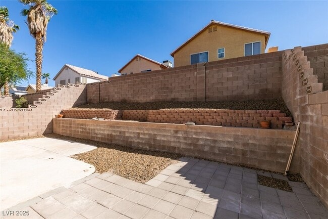 Building Photo - 1101 E Adelman Dr