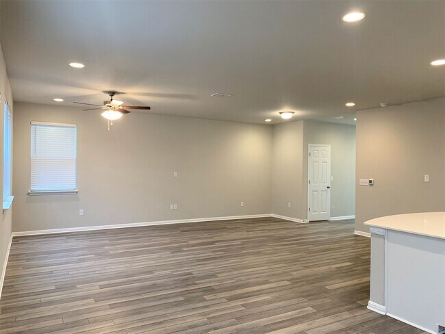 Building Photo - 4-bedroom Home in Vistas of Austin Communi...
