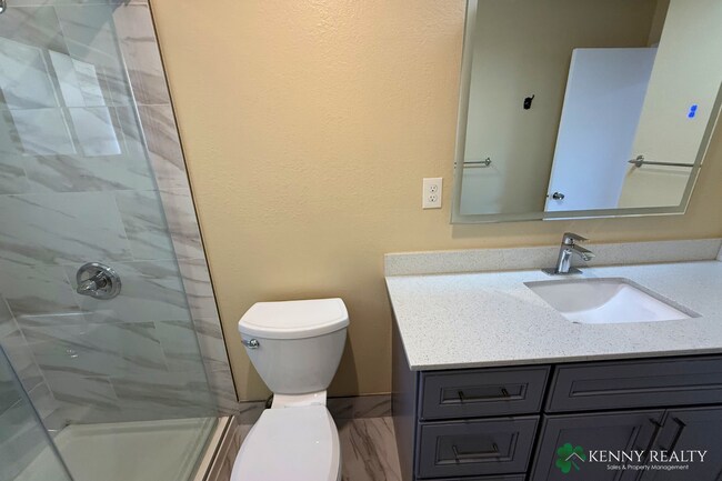 Building Photo - Large 4 Bedroom, 2 Bathroom Home with 2 Car Garage