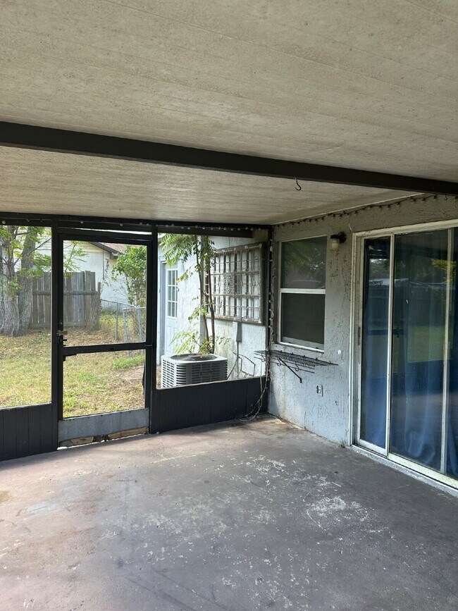 Building Photo - Cute 3 Bedroom, 1 Bathroom house for Rent
