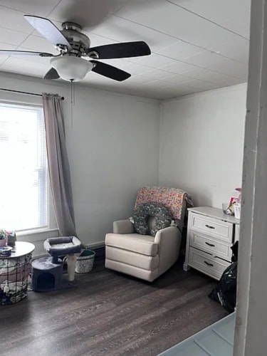 bedroom/living room - 4059 Church St