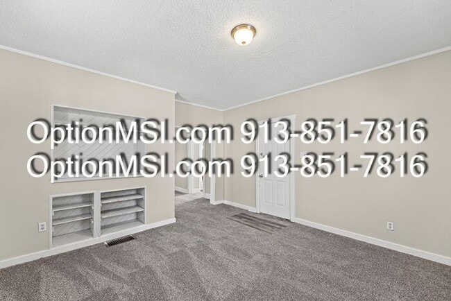 Building Photo - Move-in Ready!