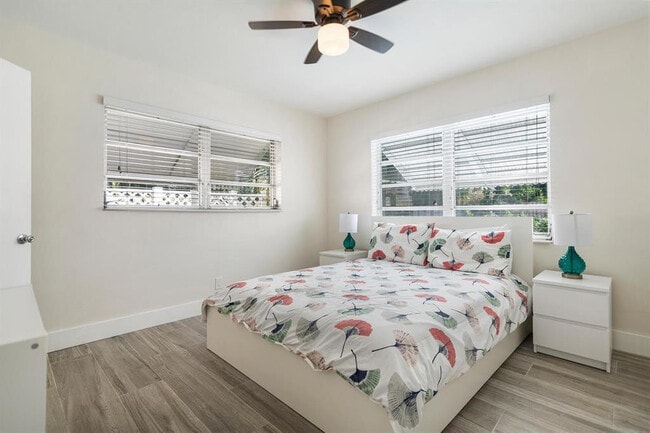 Building Photo - 2501 NE 12th St