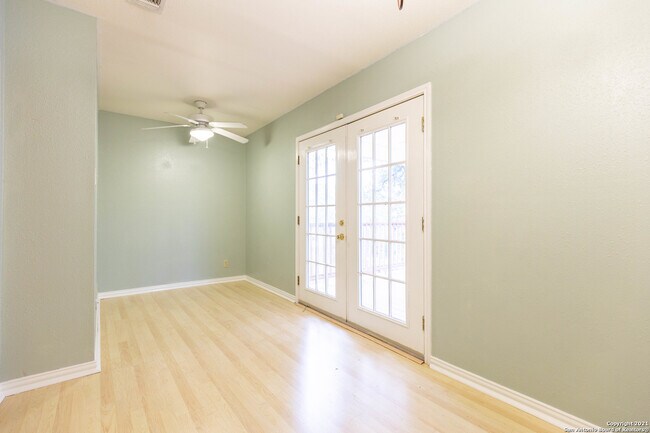 Building Photo - 224 Shadyview Dr