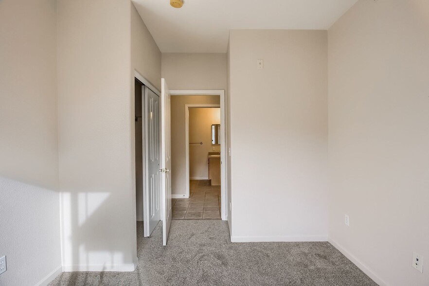 Building Photo - 9622 W Coco Cir