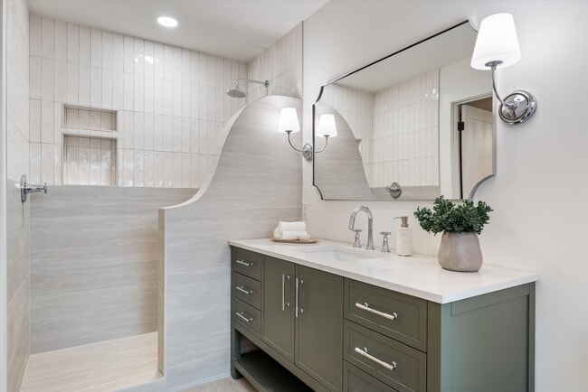 Building Photo - 603 N 5th St