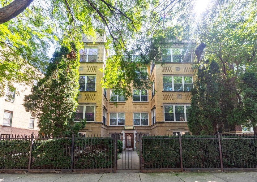 Building Photo - 4937 N St Louis Ave
