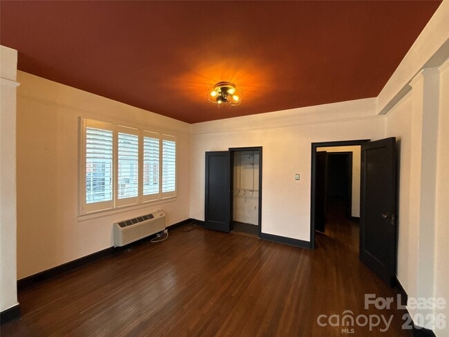 Building Photo - 301 W 10th St