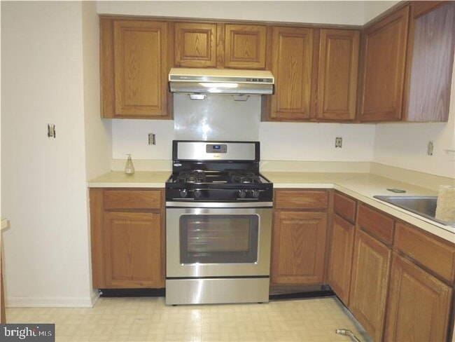Building Photo - 33 Ketley Pl