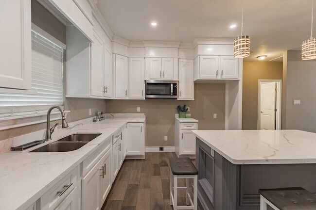 Building Photo - 1817 Rebecca Ln