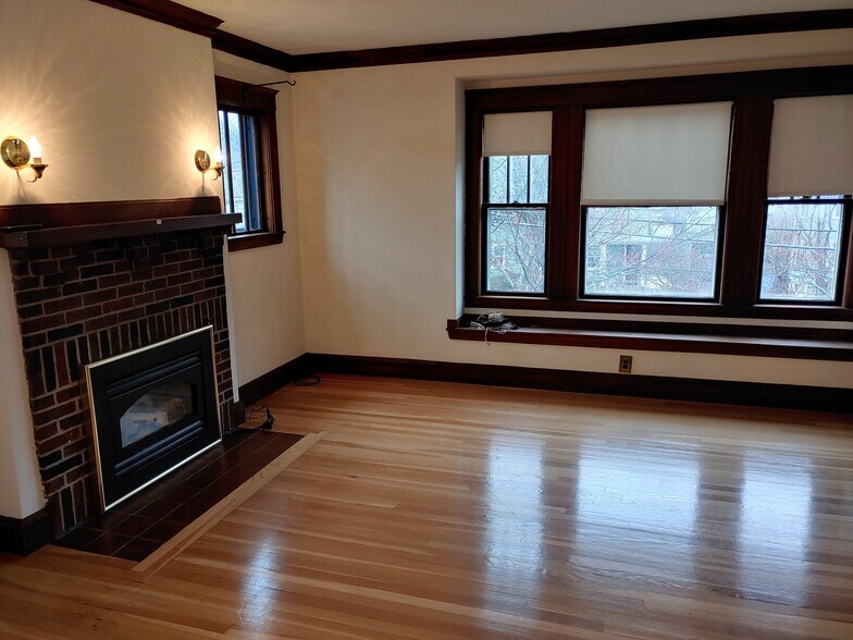 Building Photo - 240 Tremont St