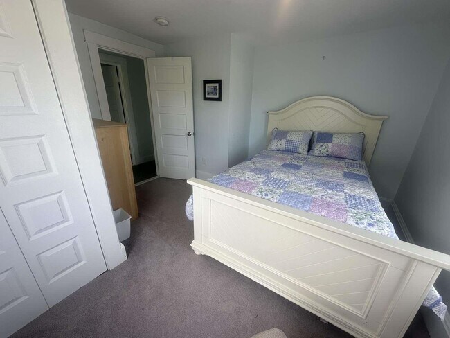 Building Photo - 7 Williams St