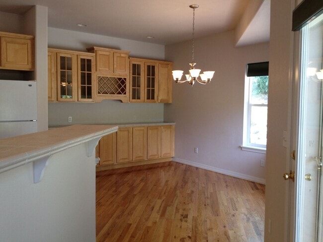 Building Photo - 5 Bd Ranch Home in School D-20