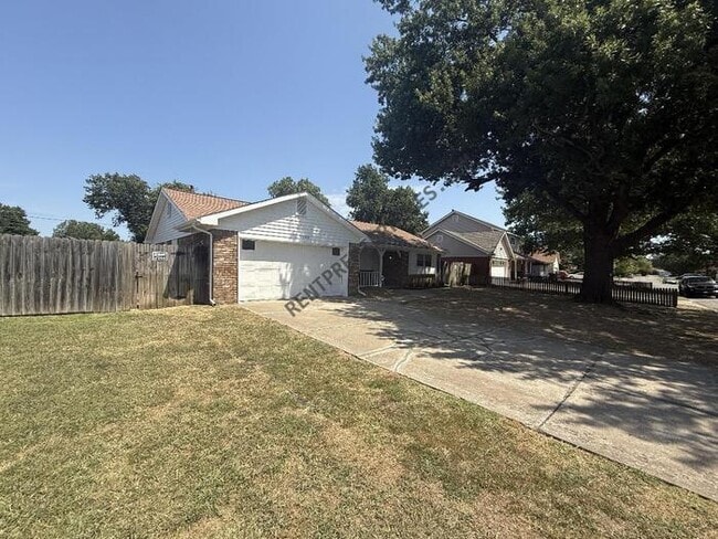 Building Photo - 8909 E 33rd Pl