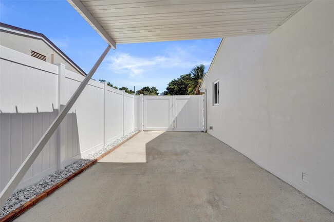 Building Photo - 6101 NE 7th Ave