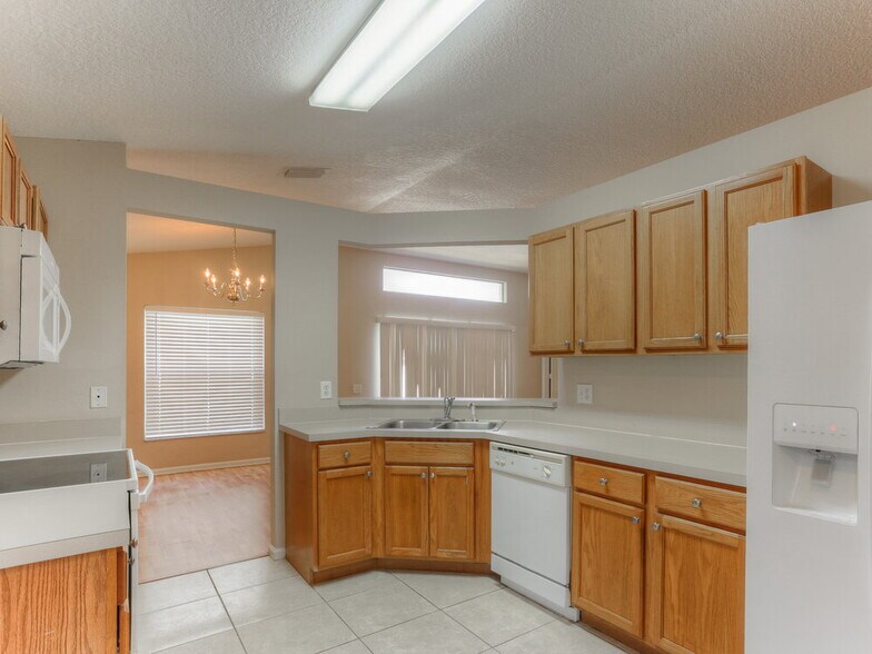 Building Photo - 10422 Hunters Haven Blvd