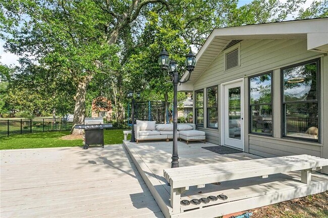 Building Photo - 773 Bocage Ln