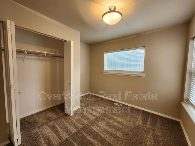 Building Photo - 207 Shageluk St
