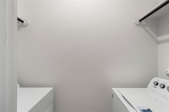Building Photo - 611 Thornton Oaks Ln
