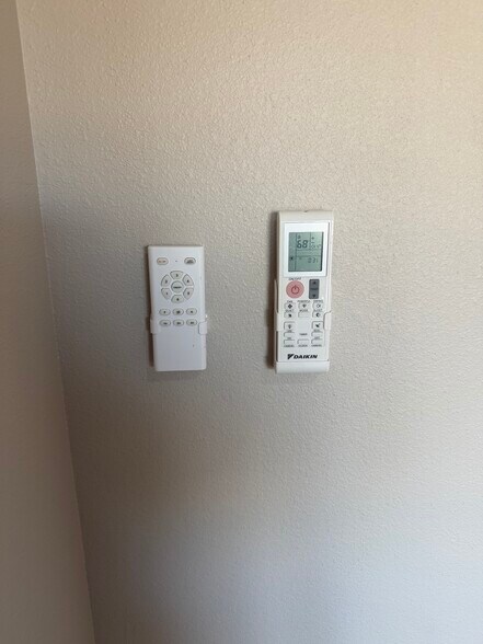 Building Photo - 833 W Stone St