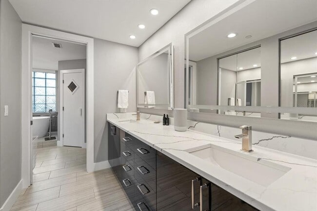 Building Photo - 1560 Gulf Blvd