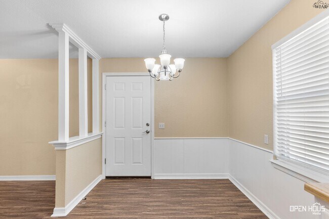 Building Photo - 1218 Glendora Dr