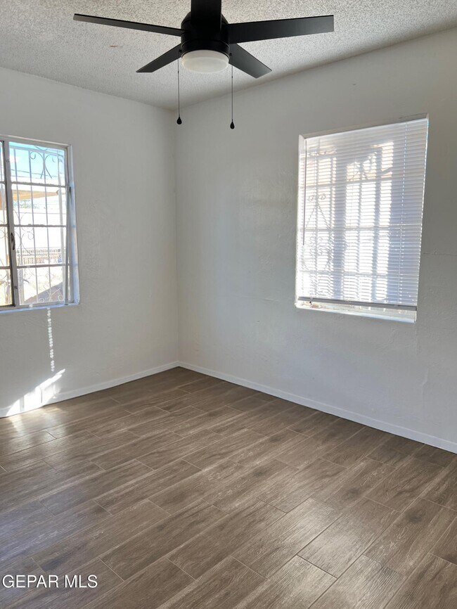 Building Photo - 4204 Flory Ave