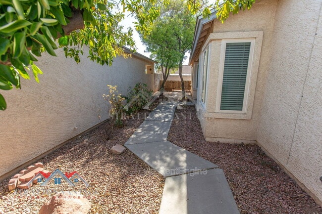 Building Photo - 4725 E Brown Rd