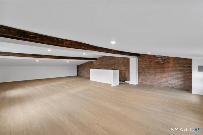 Building Photo - 48 Trumbull St