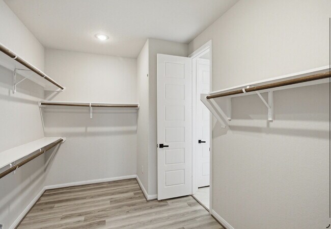 Building Photo - 10051 Mulhouse Dr
